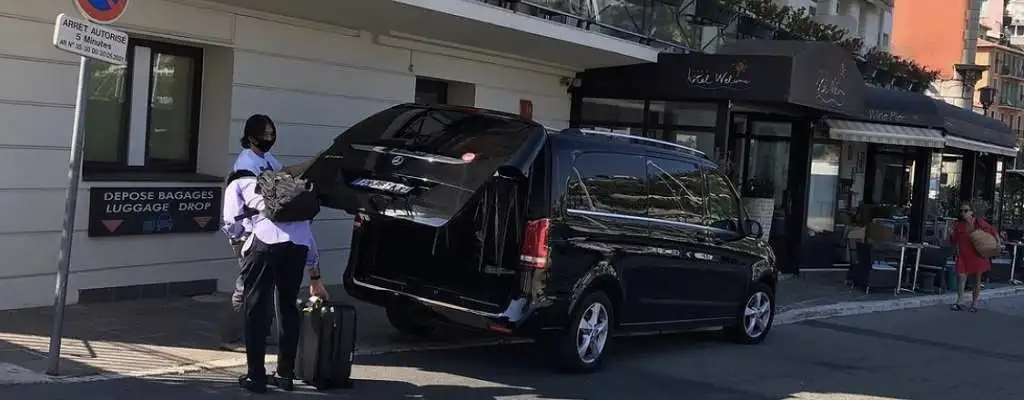 Picck-up of passengers at the Welcome hotel in villefranche-sur-mer near Nice